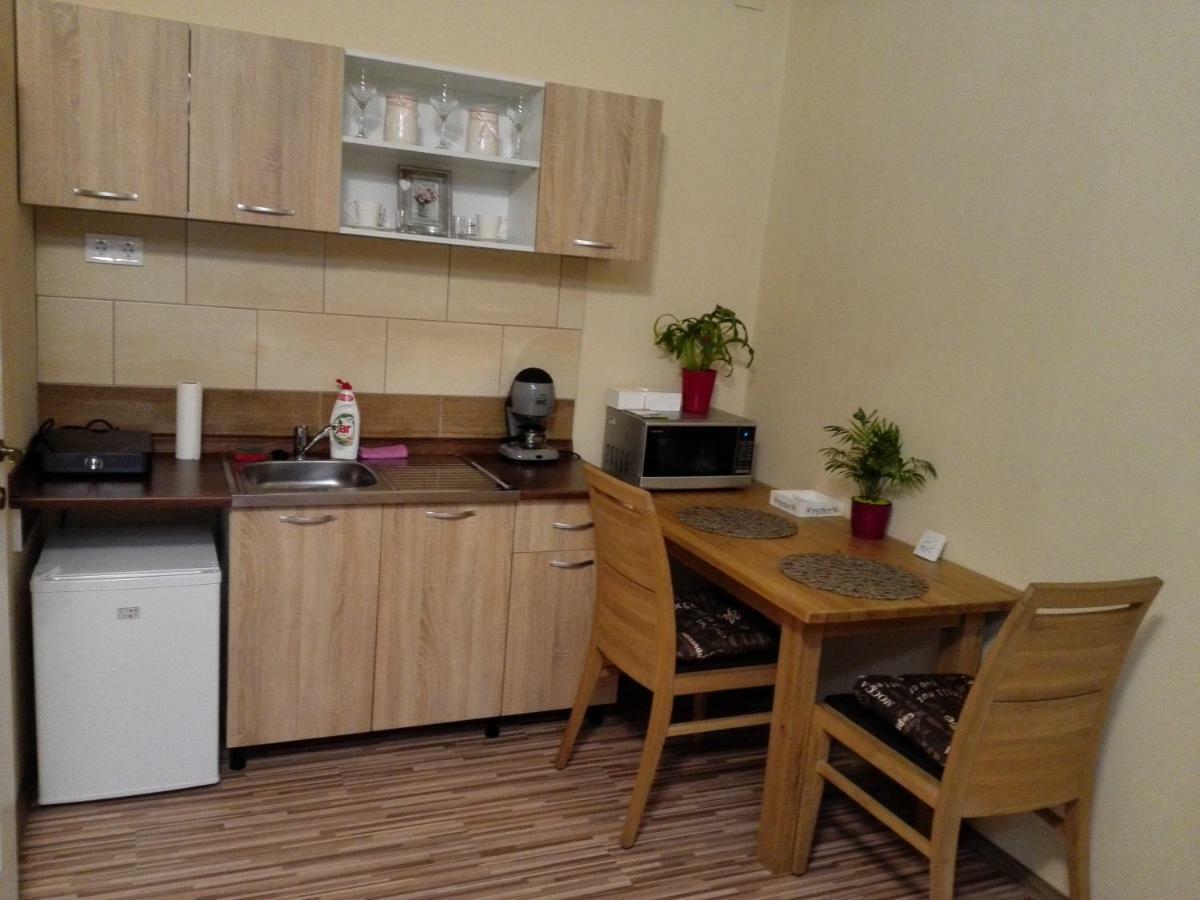 Kerekvar Apartman Gyula Buitenkant foto